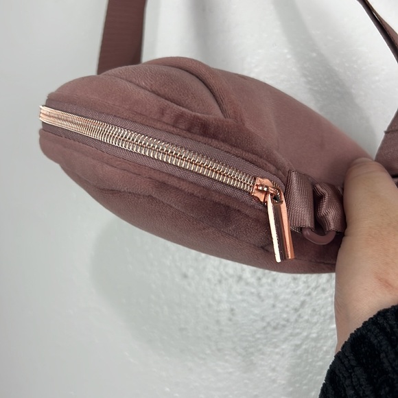 Mytagalongs  Mini Crossbody Bag Pink Desert Rose Zip Closure Soft Feel Neoprene - Picture 8 of 9